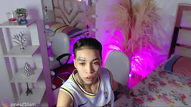 Jonesliam23 online show from 01.31.26