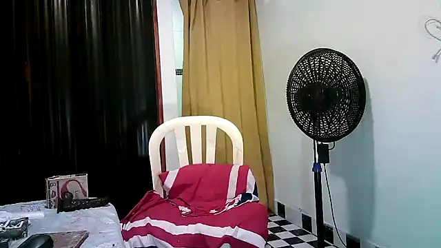 Snapshot of kimmiemm chatting on 12.28.24 kimmiemm online show from 12.28.24
