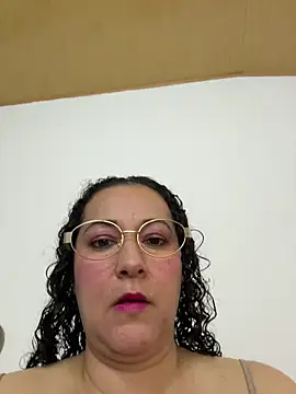 Snapshot of luisa_curli chatting on 06.12.26 luisa curli online show from 06.12.26