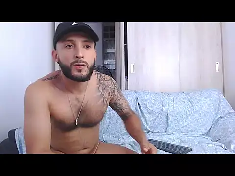 Snapshot of Sanit_Di chatting on 07.14.26 Sanit Di online show from 07.14.26