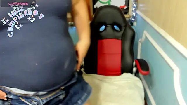 Snapshot of isaReyes chatting on 12.14.24 isaReyes online show from 12.14.24