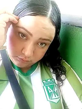 Snapshot of isaReyes chatting on 10.26.25 isaReyes online show from 10.26.25