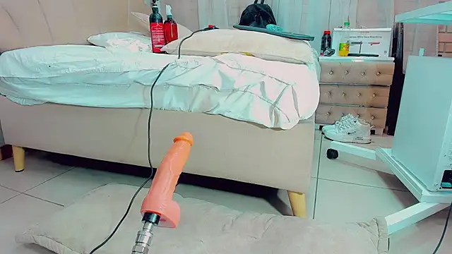 EmilyySaenz online show from 02.23.25