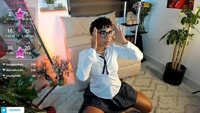 Snapshot of Saraycum chatting on 10.24.25 Saraycum online show from 10.24.25