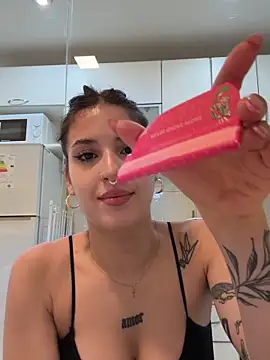 Snapshot of Lolykush chatting on 10.16.25 Lolykush online show from 10.16.25