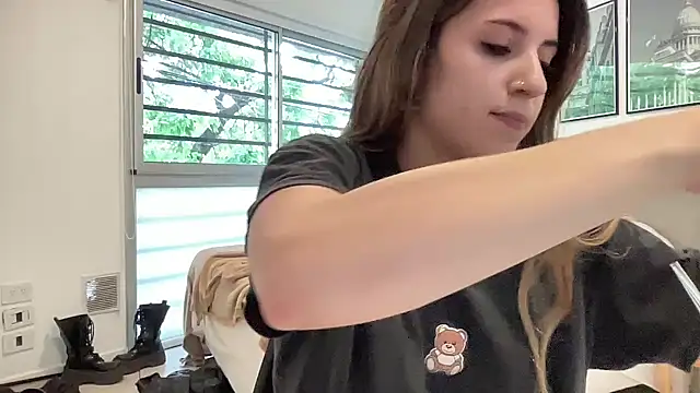 Snapshot of Lolykush chatting on 10.27.25 Lolykush online show from 10.27.25