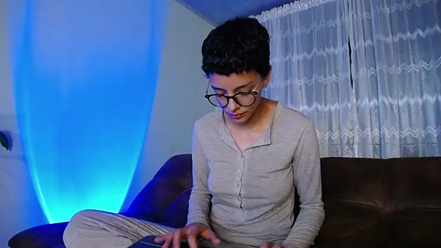 peyton golden1 online show from 03.19.25