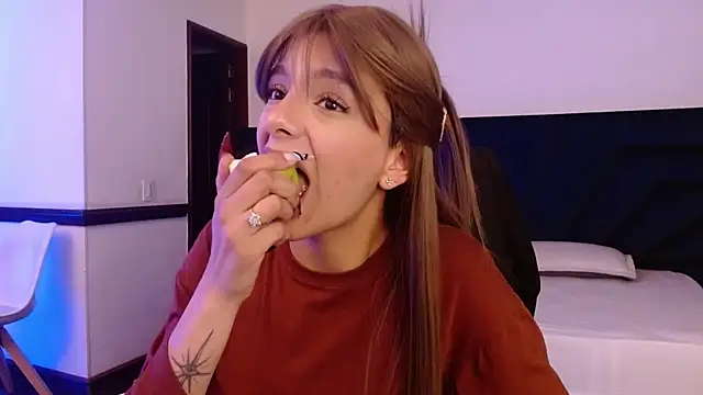 peyton golden1 online show from 04.10.26