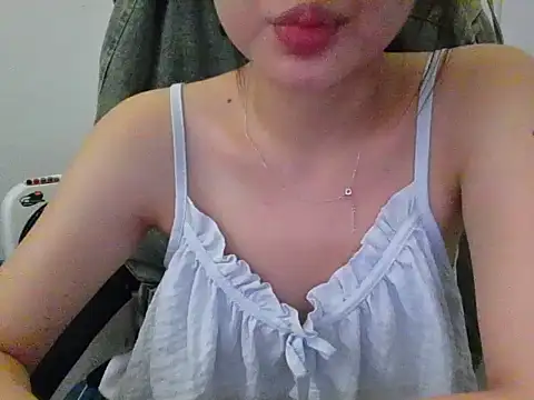 Yin-girl online show from 10.11.25