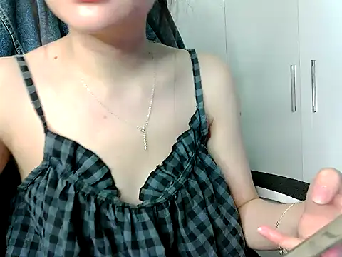 Yin-girl online show from 11.10.25