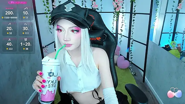 Snapshot of LilithLin chatting on 12.06.24 LilithLin online show from 12.06.24