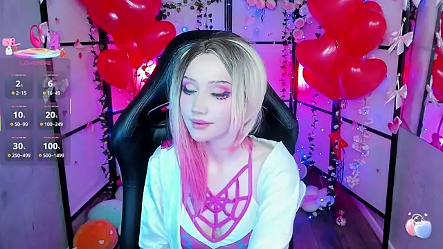 Snapshot of LilithLin chatting on 02.15.25 LilithLin online show from 02.15.25