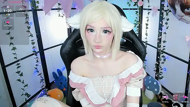 Snapshot of LilithLin chatting on 10.20.25 LilithLin online show from 10.20.25