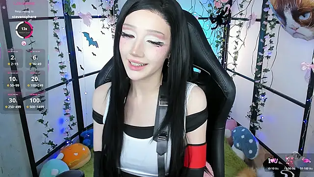 Snapshot of LilithLin chatting on 10.25.25 LilithLin online show from 10.25.25