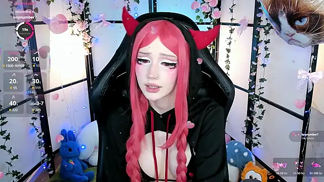 Snapshot of LilithLin chatting on 11.06.25 LilithLin online show from 11.06.25