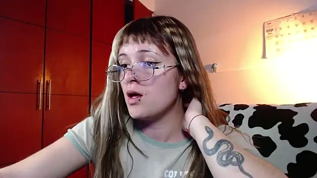 NEXT DOOR GIRL  online show from 09.26.25