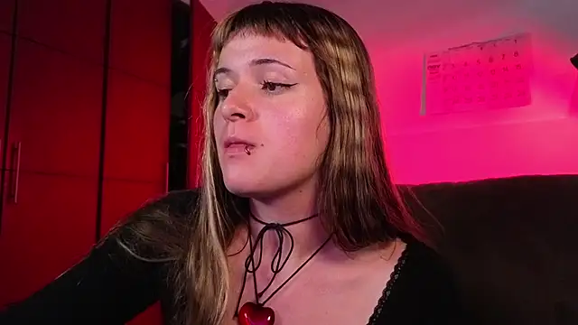 NEXT DOOR GIRL  online show from 12.02.25