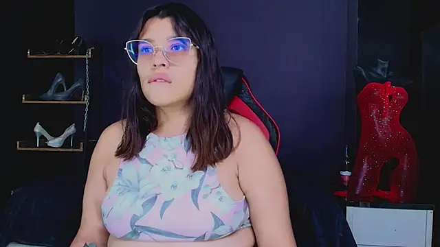 Snapshot of AvaLusty chatting on 01.04.25 AvaLusty online show from 01.04.25