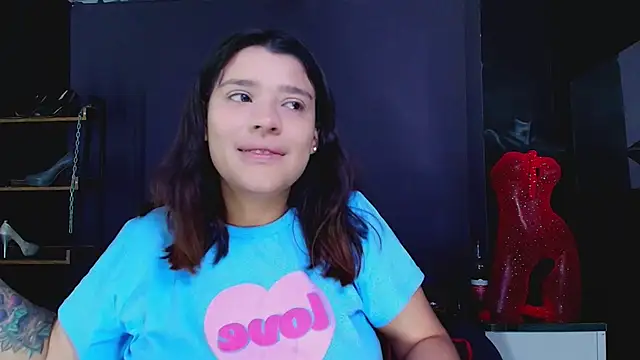 Snapshot of AvaLusty chatting on 01.05.25 AvaLusty online show from 01.05.25