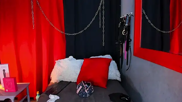 Snapshot of AvaLusty chatting on 09.27.25 AvaLusty online show from 09.27.25