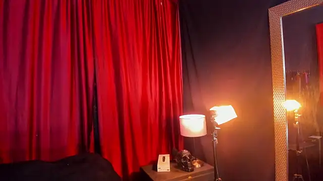 Snapshot of AvaLusty chatting on 10.29.25 AvaLusty online show from 10.29.25