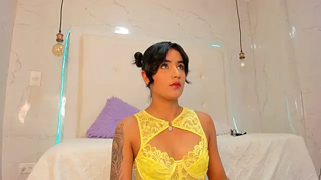 Snapshot of emilyadams0 chatting on 10.03.25 emilyadams0 online show from 10.03.25