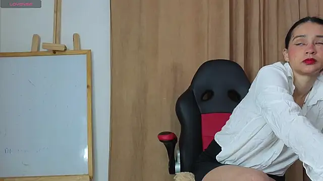 Snapshot of samarha_xue chatting on 02.21.26 samarha xue online show from 02.21.26