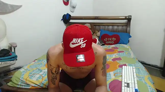 Snapshot of hot_toy_boy_ chatting on 12.30.24 hot toy boy online show from 12.30.24