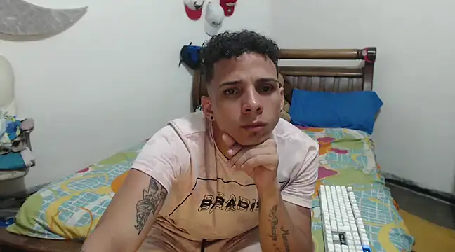 Snapshot of hot_toy_boy_ chatting on 01.09.25 hot toy boy online show from 01.09.25