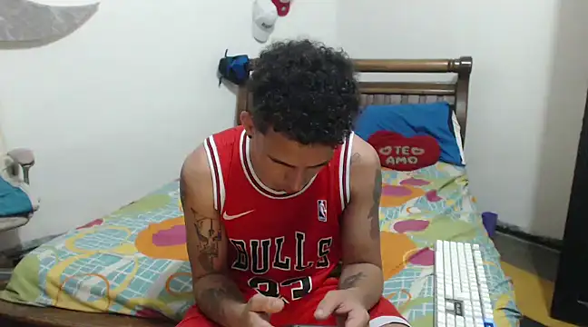 Snapshot of hot_toy_boy_ chatting on 01.21.25 hot toy boy online show from 01.21.25