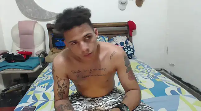 Snapshot of hot_toy_boy_ chatting on 02.01.25 hot toy boy online show from 02.01.25