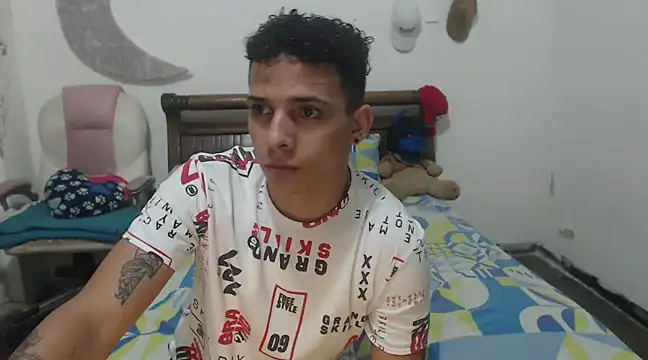 Snapshot of hot_toy_boy_ chatting on 02.03.25 hot toy boy online show from 02.03.25