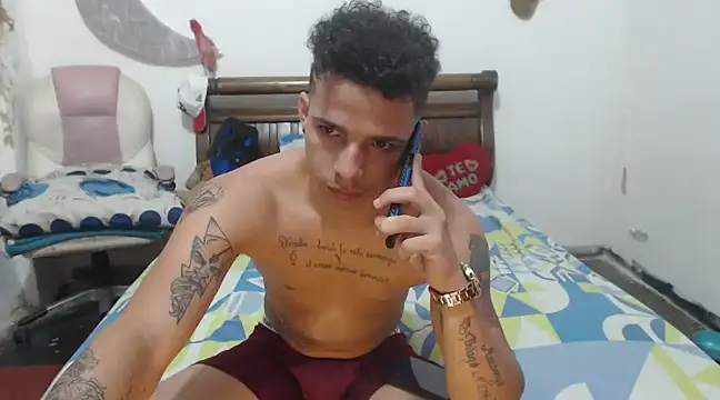 Snapshot of hot_toy_boy_ chatting on 02.14.25 hot toy boy online show from 02.14.25