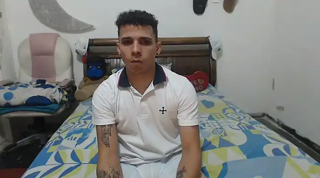 Snapshot of hot_toy_boy_ chatting on 02.19.25 hot toy boy online show from 02.19.25