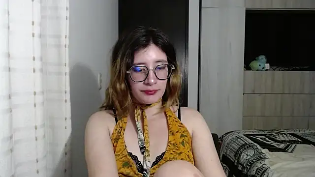 Snapshot of mariana124- chatting on 12.09.24 mariana124- online show from 12.09.24