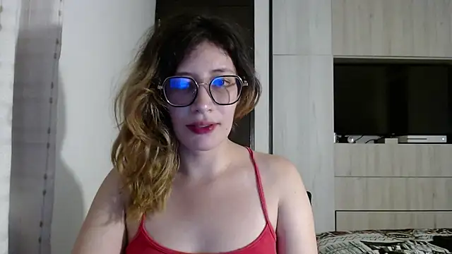 Snapshot of mariana124- chatting on 12.30.24 mariana124- online show from 12.30.24