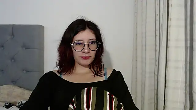 Snapshot of mariana124- chatting on 01.04.25 mariana124- online show from 01.04.25