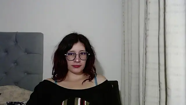 Snapshot of mariana124- chatting on 01.04.25 mariana124- online show from 01.04.25