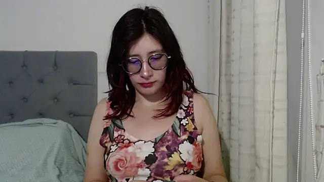 Snapshot of mariana124- chatting on 01.22.25 mariana124- online show from 01.22.25
