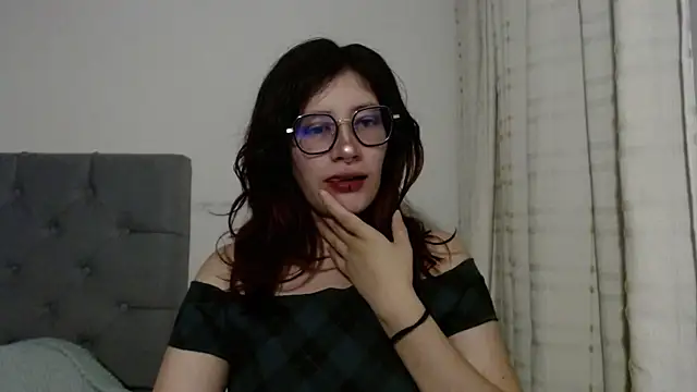 Snapshot of mariana124- chatting on 02.02.25 mariana124- online show from 02.02.25