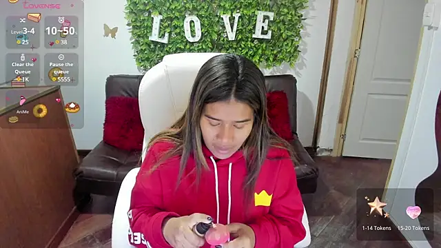 Enma  clark online show from 12.20.24