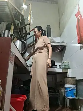 Tinease online show from 10.27.25