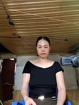 Tinease online show from 10.28.25