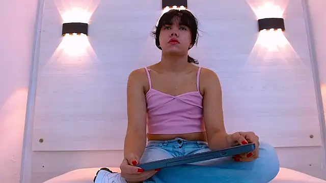 AndreaGil  online show from 12.15.25