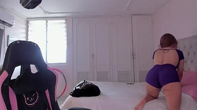 SweetJennaa online show from 10.24.25