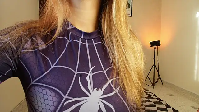 Snapshot of SweetJennaa chatting on 05.17.26 SweetJennaa online show from 05.17.26