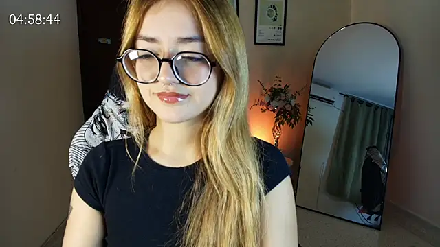 Snapshot of SweetJennaa chatting on 06.18.26 SweetJennaa online show from 06.18.26