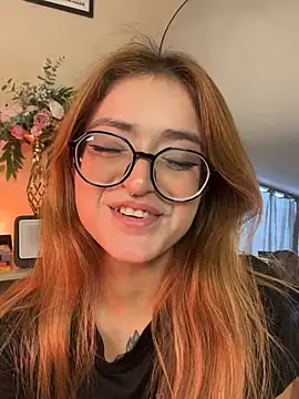 Snapshot of SweetJennaa chatting on 06.26.26 SweetJennaa online show from 06.26.26