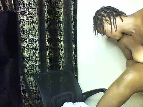 Snapshot of Candii_wet_ chatting on 10.03.25 Candii wet online show from 10.03.25