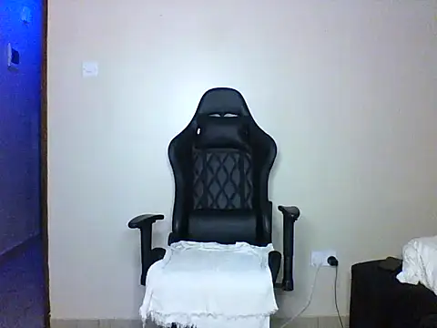 Snapshot of Candii_wet_ chatting on 10.08.25 Candii wet online show from 10.08.25